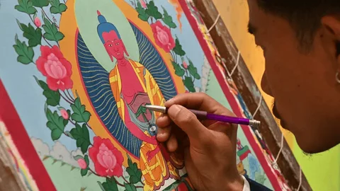 རྒྱལ་ཡོངས་གཙུག་ལག་འོག་མ།